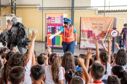 Peça infantil “Trânsito do Bem e o Apito Mágico”